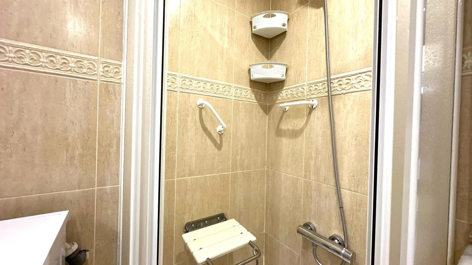 San3 - Reformado, Centro A 50 Metros, Wifi, Torremolinos Apartment
